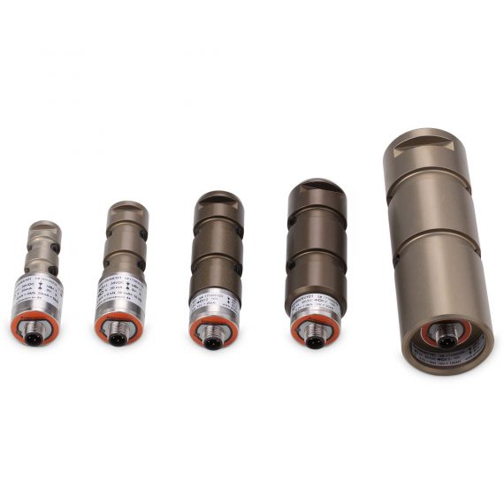 Kraftaufnehmer MA Lastmesszellen Gruppe, Kraftsensor / Kraftsensorik zur Ingenieure in einer Industriehalle besprechen die Lastmessung