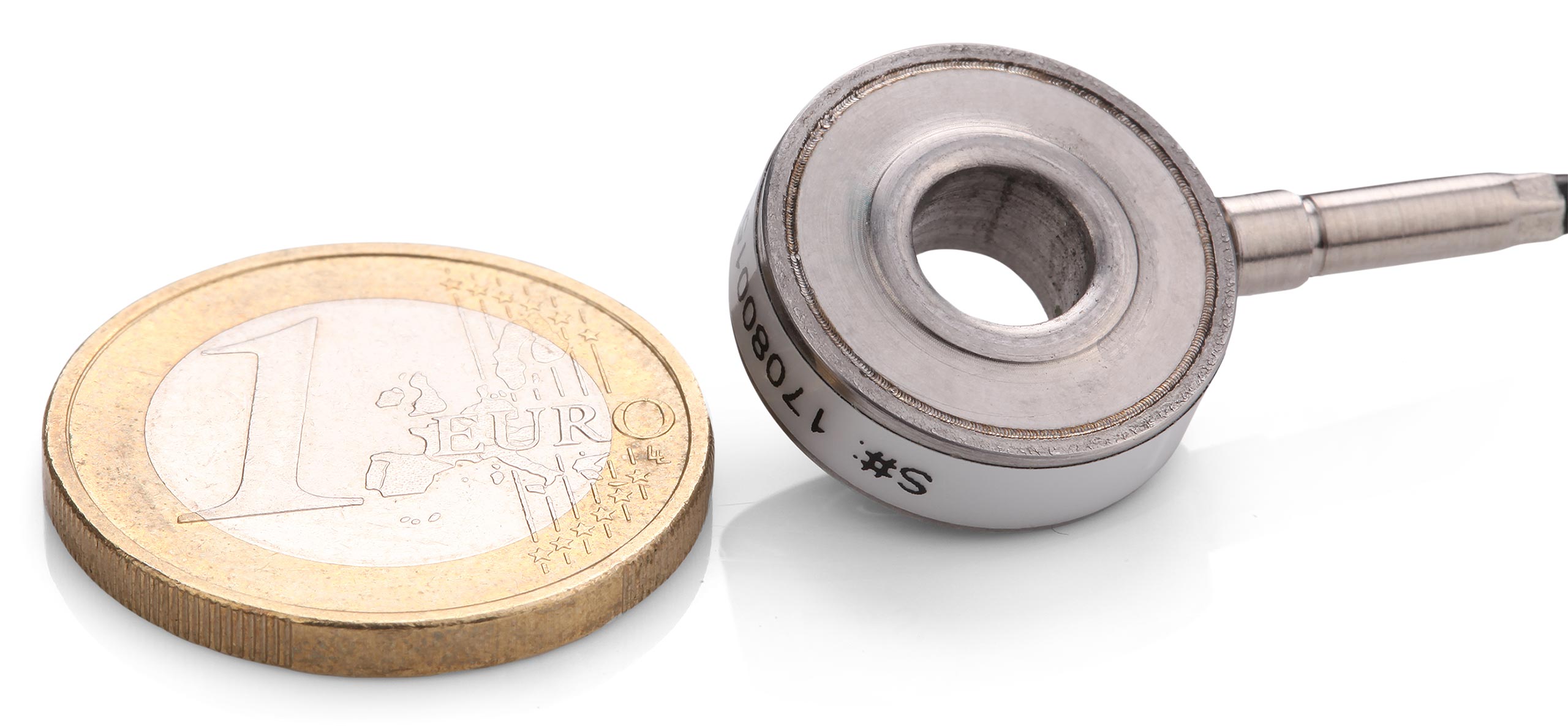 Miniatur-Ringkraftaufnehmer RKA mit Euro zum Größenvergleich